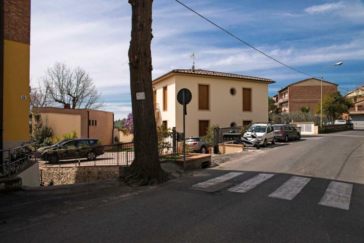 Casa Il Glicine A Due Passi Dal Centro Apartment Siena Exterior photo